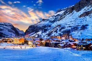 Read more about the article Transfer di Lusso per le Alpi | Blacklux® Chauffeur Service