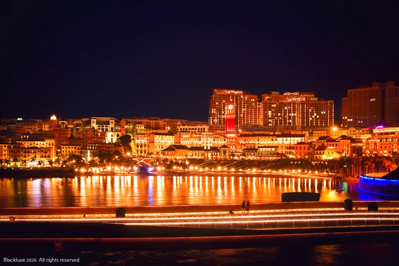 Panoramic night view of Bellagio Lake Como for luxury Malpensa to Bellagio transfer